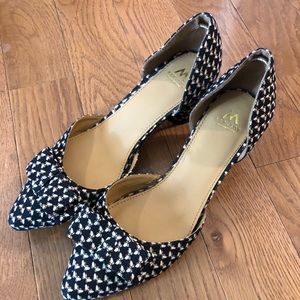 NWOT Madison by Showdazzle Pointed bow wedge heel